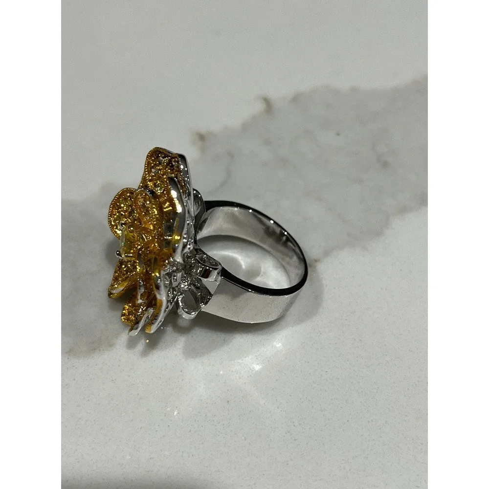 N/A glimmering gold